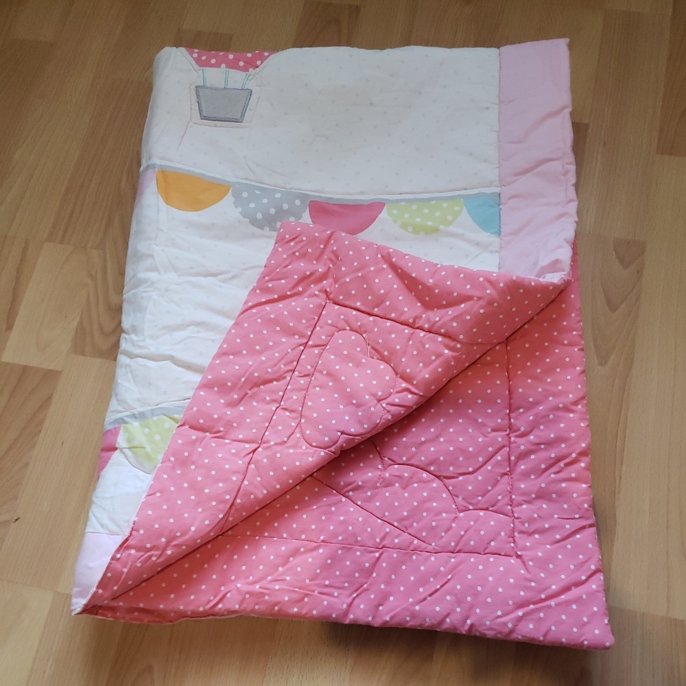 Baby crib pink blankets